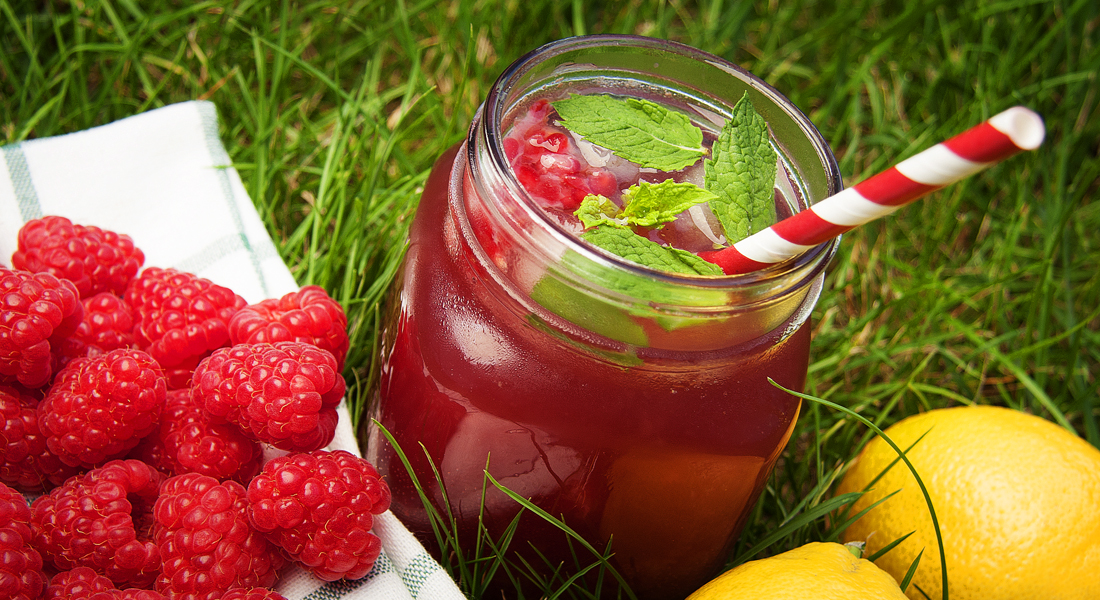 Acai malinovka - osvěžujiící letní pití nejen pro zahradní párty